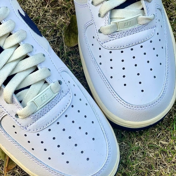 Nike Air Force 1 LV8 - Picture 6 of 6